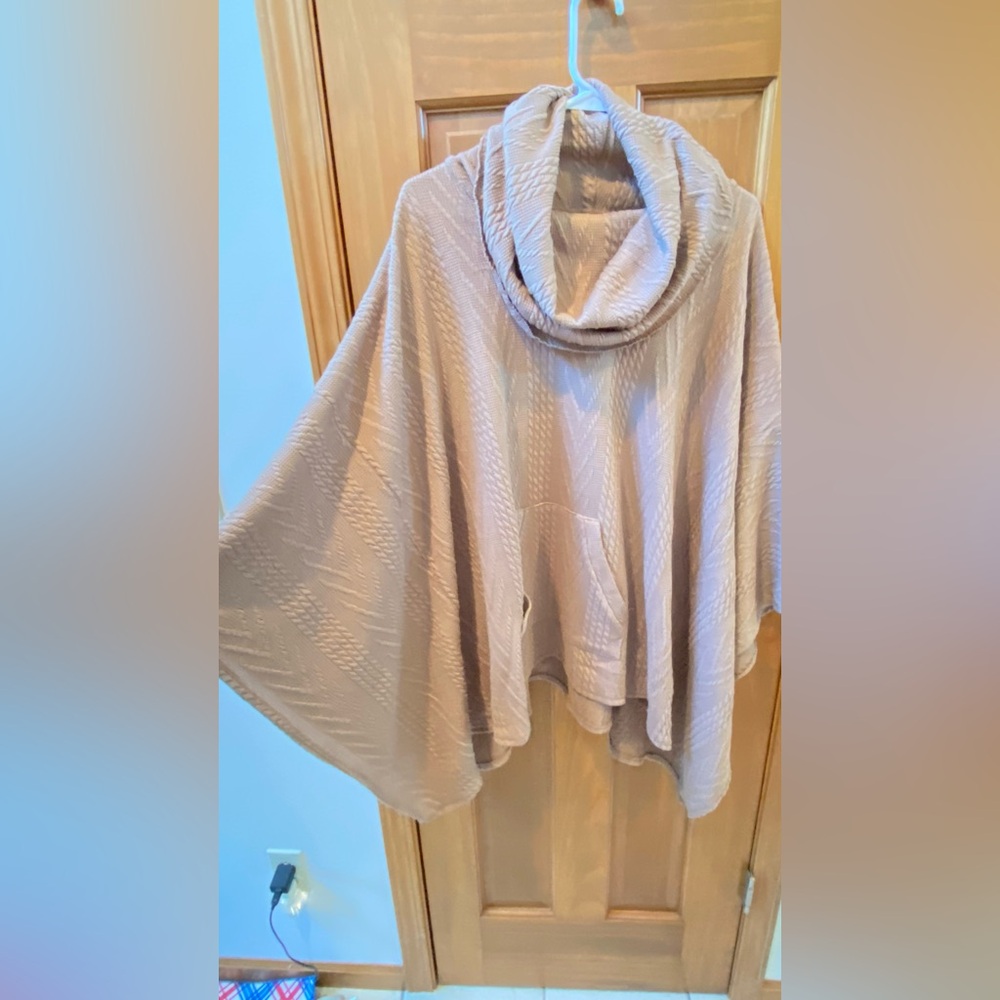 👗 Le Moda Taupe Cowl Neck Sweater NWT ONE SIZE open ended arms fits many shapes